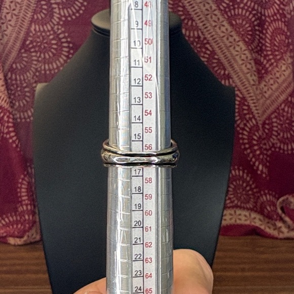 Chic Silver and Gold Tone Heart Motif Ring - Picture 3 of 6